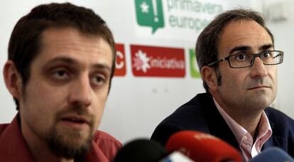 El cabeza de lista de la coalici&oacute;n Primavera Europea, Jordi Sebasti&agrave; (derecha), y el n&uacute;mero dos, Florent Marcellesi, presentan la campa&ntilde;a del 25-M.