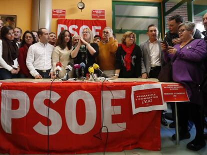 Representantes de las casi 50 plataformas de militantes del PSOE reunidas el 13 de enero de 2017. 