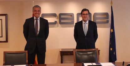 El presidente de la consultora PwC, Gonzalo Sánchez (a la izquierda) y el presidente de CEOE, Antonio Garamendi.