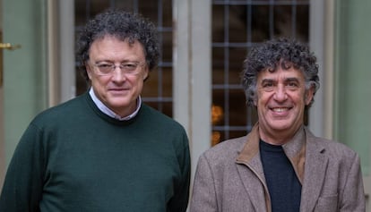 Los ganadores del Premio Edebé Luis Leante (izquierda) y David Nel·lo (derecha).