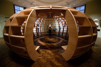 A modern conversation space titled "The Globe" by Cuban art collective Los Carpinteros is unveiled within the Victoria and Albert museum's new "1600-1815" galleries in London on December 7, 2015. The V&A's seven new gallery areas hold nearly 1,100 objects and will open to the public on 9 December, 2015. 
AFP PHOTO / LEON NEAL
RESTRICTED TO EDITORIAL USE, MANDATORY MENTION OF THE ARTIST UPON PUBLICATION, TO ILLUSTRATE THE EVENT AS SPECIFIED IN THE CAPTION