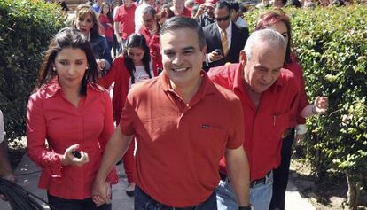 Yani Rosenthal (center) in Honduras.