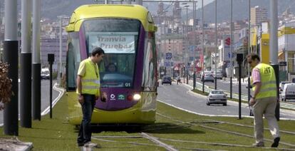 El tranvía de Jaén, durante unas pruebas.