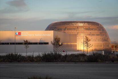 Exterior del Hospital Isabel Zendal, este lunes en Madrid.