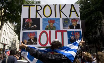 Manifestación contra la troika y de apoyo a Grecia en 2015 en París.