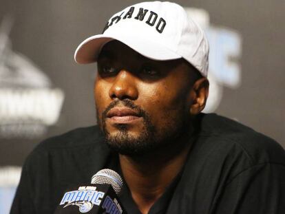 Serge Ibaka, durante su presentaci&oacute;n con Orlando Magic.