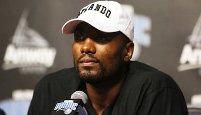 Serge Ibaka, durante su presentaci&oacute;n con Orlando Magic.