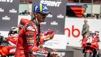 Pecco Bagnaia celebra su triunfo en la carrera al sprint del Gran Premio de Italia.