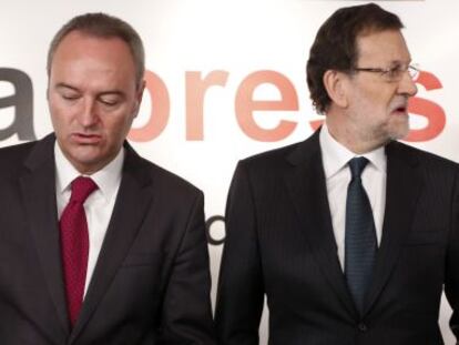 Alberto Fabra junto al presidente del Gobierno, Mariano Rajoy, en un desayuno informativo en Madrid.