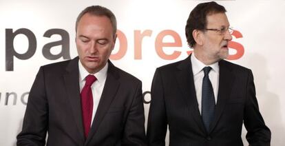 Alberto Fabra junto al presidente del Gobierno, Mariano Rajoy, en un desayuno informativo en Madrid.