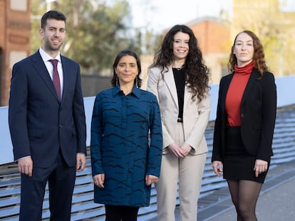 Los científicos beneficiados, de izquierda a derecha, Pablo A. Cano, Ana Requena, Aranzazu Sierra y Aurora M. Ricart, fotografiados en el Museo de la Ciencia CosmoCaixa en Barcelona.