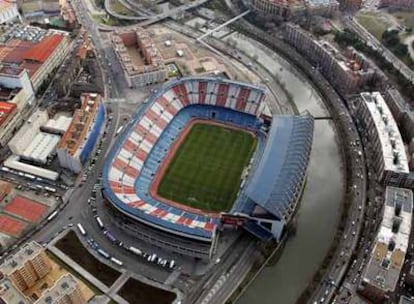 Vista aérea del Vicente Calderón antes de la remodelación de la M-30.