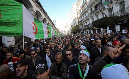 Manifestantes argelinos, el pasado viernes en la capital.