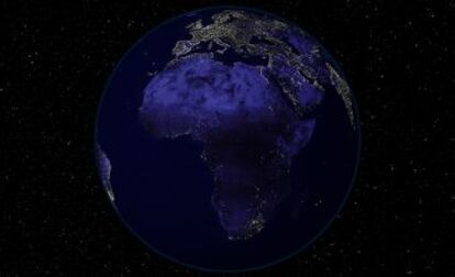 Fotografía nocturna de África desde el espacio.