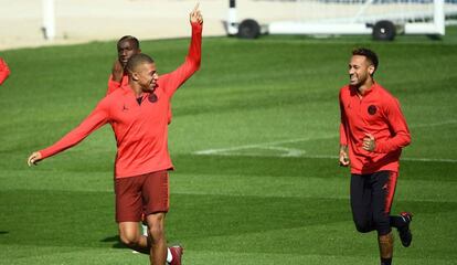 Mbappé e Neymar treinam para enfrentar o Liverpool.