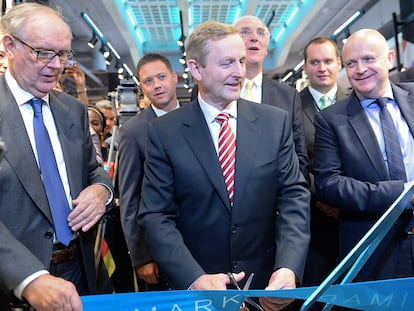 Arthur Ryan, primero desde la izquierda, en la apertura de un Primark en Alemania.