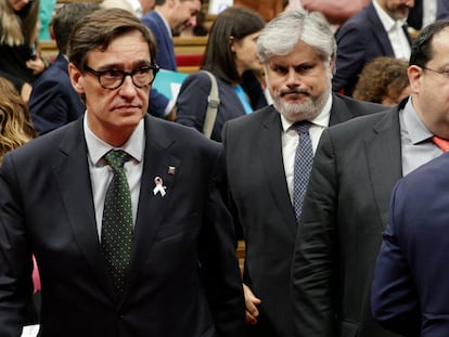 Desde la izquierda, Salvador Illa, secretario del PSC; Albert Batet, presidente de JxCAT; Joan Ignasi Elena, 'conseller' de Interior, y Pere Aragonès, presidente de la Generalitat, este miércoles en el Parlament.