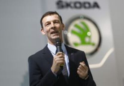 Werner Eichhorn, Skoda&#039;s board member for sales and marketing, addresses a gathering at the Skoda Pavillion during the Indian Auto Expo in Greater Noida, on the outskirts of New Delhi February 5, 2014. REUTERS/Anindito Mukherjee (INDIA - Tags: BUSINESS TRANSPORT)