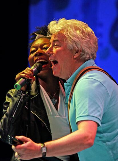 Ken Follett y Floella Benjamin.