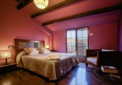 Una habitación de La Posada del Casar, en Las Hurdes (Cáceres).