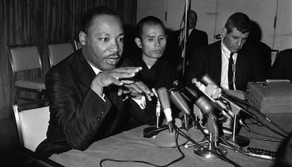 Martin Luther King junto a Thich Nhat Hanh, en 1966.  