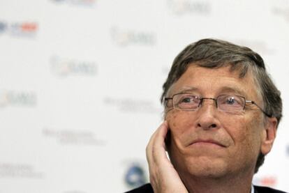 El magnate de Microsoft y copresidente de la fundación Bill y Melinga Gates, el estadounidense Bill Gates habla de la donación de mil millones de dólares ( 695 millones de euros apróximadamente) en nombre de la fundación Bill y Melinda Gates a GAVI ( La alianza global para vacunas e inmunizaciones) con el objetivo de incrementar su trabajo, en una rueda de prensa en la sede de GAVI en Londres, Reino Unido, hoy lunes 13 de junio de 2011