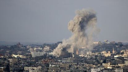 Bombardeo israel&iacute; sobre Ciudad de Gaza, este s&aacute;bado.