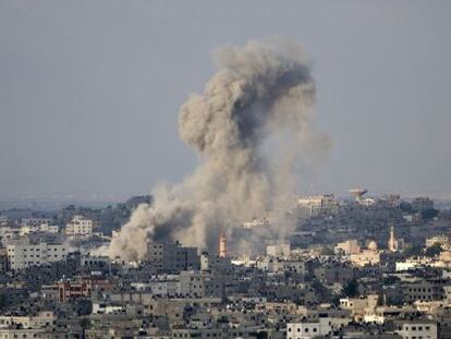 Bombardeo israel&iacute; sobre Ciudad de Gaza, este s&aacute;bado.