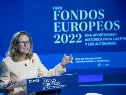 La vicepresidenta primera y ministra de Asuntos Económicos, Nadia Calviño, en la jornada sobre fondos europeos organizada por EL PAÍS.