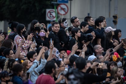 Los asistentes han dejado atrás los protocolos sanitarios que habían acompañado las actividades públicas en los últimos años. 