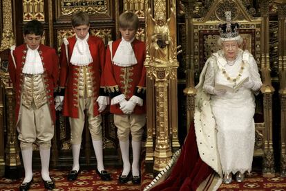 Isabel II pese a su edad no se mantiene muy activa al frente de la corona británica. En la foto, en una sesión del Parlamento en noviembre de 2007.