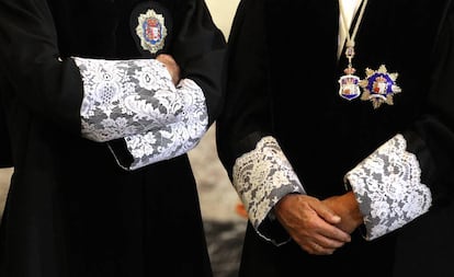 Togas y puñetas de varios magistrados en el acto de apertura del Año Judicial, celebrado en la sede del Tribunal Supremo, Madrid.