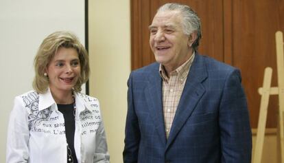 Mar&iacute;a Jos&eacute; Alc&oacute;n durante su etapa de concejal de Cultura con el entonces director de la Mostra de Cine, Juan Piquer.