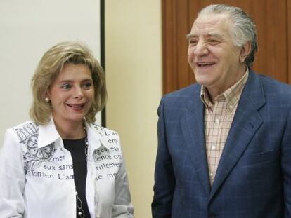 Mar&iacute;a Jos&eacute; Alc&oacute;n durante su etapa de concejal de Cultura con el entonces director de la Mostra de Cine, Juan Piquer.