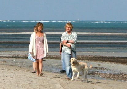 Jennifer Aniston, Owen Wilson y el perro Marley en 'Una pareja de tres' (2008)