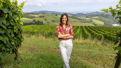 Amaia Arguiñano en los viñedos de la Bodega K5, en Aia (Gipuzkoa) de la que es gerente.