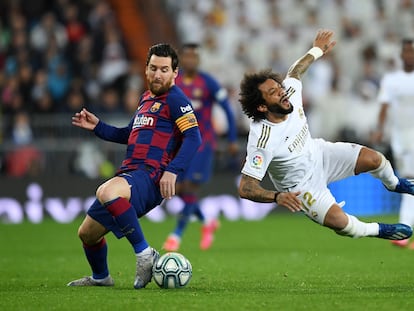 Marcelo cae ante Messi en el último clásico en el Bernabéu.