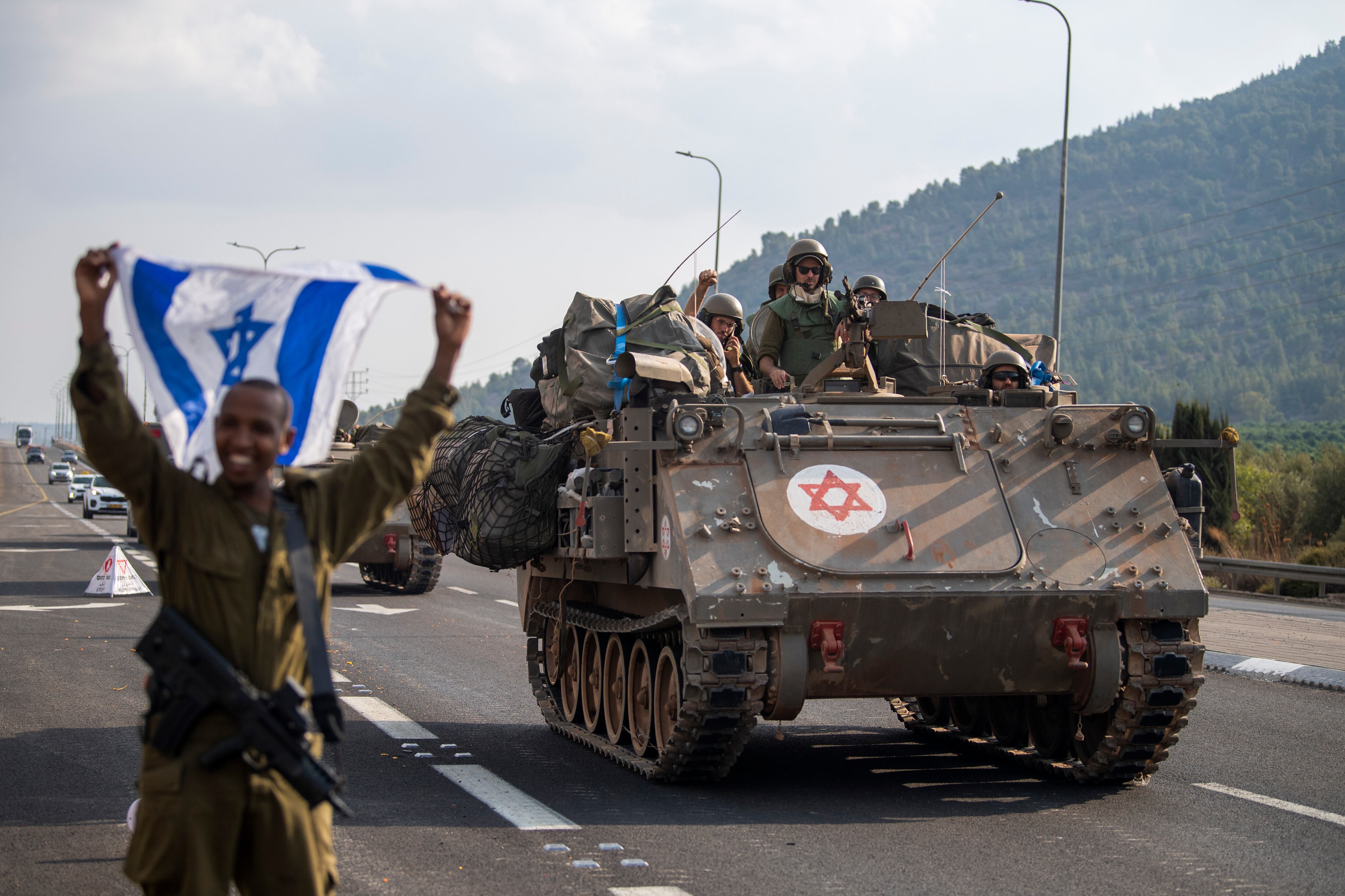 Soldados israelíes, desplegados en la frontera entre Israel y el sur de Líbano. 