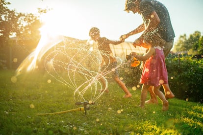 Crear recuerdos inolvidables entre padres e hijos es esencial para transmitir y reforzar valores y tradiciones familiares.