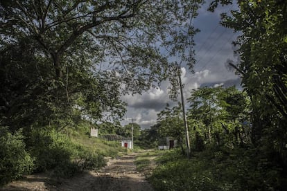 Zona donde están los paneles solares y la bomba de agua que han ayudado a revivir la aldea.