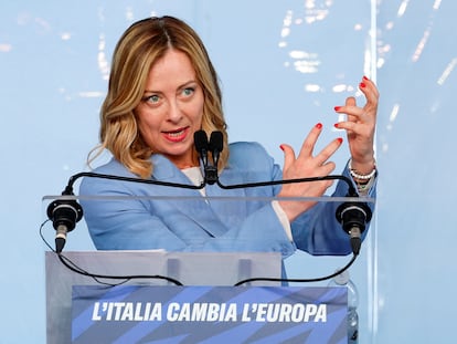 La primera ministra de Italia, Giorgia Meloni, durante su intervención en el encuentro de su partido, Hermanos de Italia, de extrema derecha, en Pescara, este domingo.