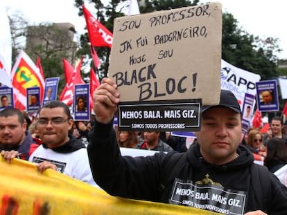 Milhares de pessoas protestam nesta terça, em Curitiba.
