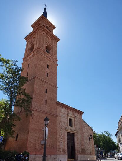 La torre de la iglesia de San Pedro Apóstol, en Barajas, que data del siglo XVI.