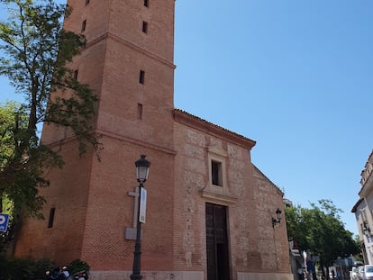 La torre de la iglesia de San Pedro Apóstol, en Barajas, que data del siglo XVI.