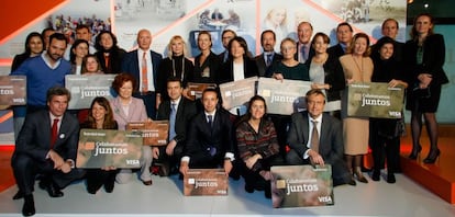 Foto de familia de la entrega de las ayudas de Implicados y Solidarios 2016, la pasada semana en Madrid.