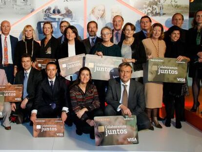 Foto de familia de la entrega de las ayudas de Implicados y Solidarios 2016, la pasada semana en Madrid.