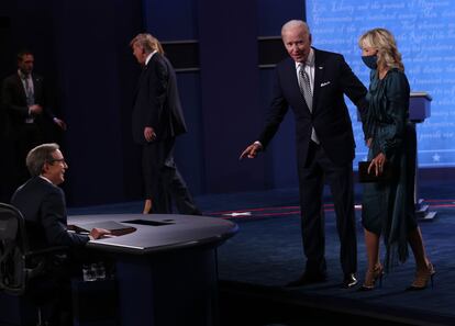 La mascarilla de Jill Biden y sus estiletos de Valentino.