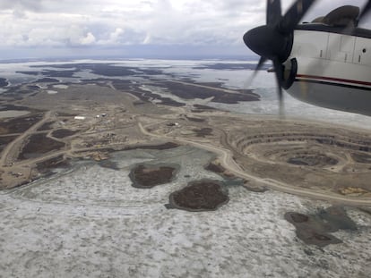 La mina de diamantes Diavik, vista desde una aeronave, en junio de 2005.