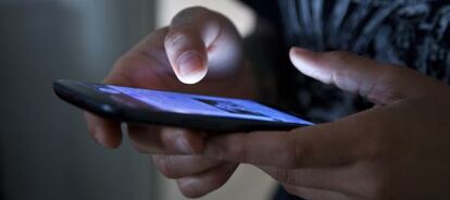 El usar el 'smartphone' como una extensión propia tiene sus riesgos.
