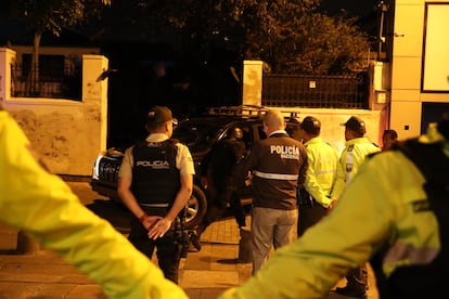 A van leaves the Mexican Embassy. It is believed to be moving former vice president Jorge Glas.